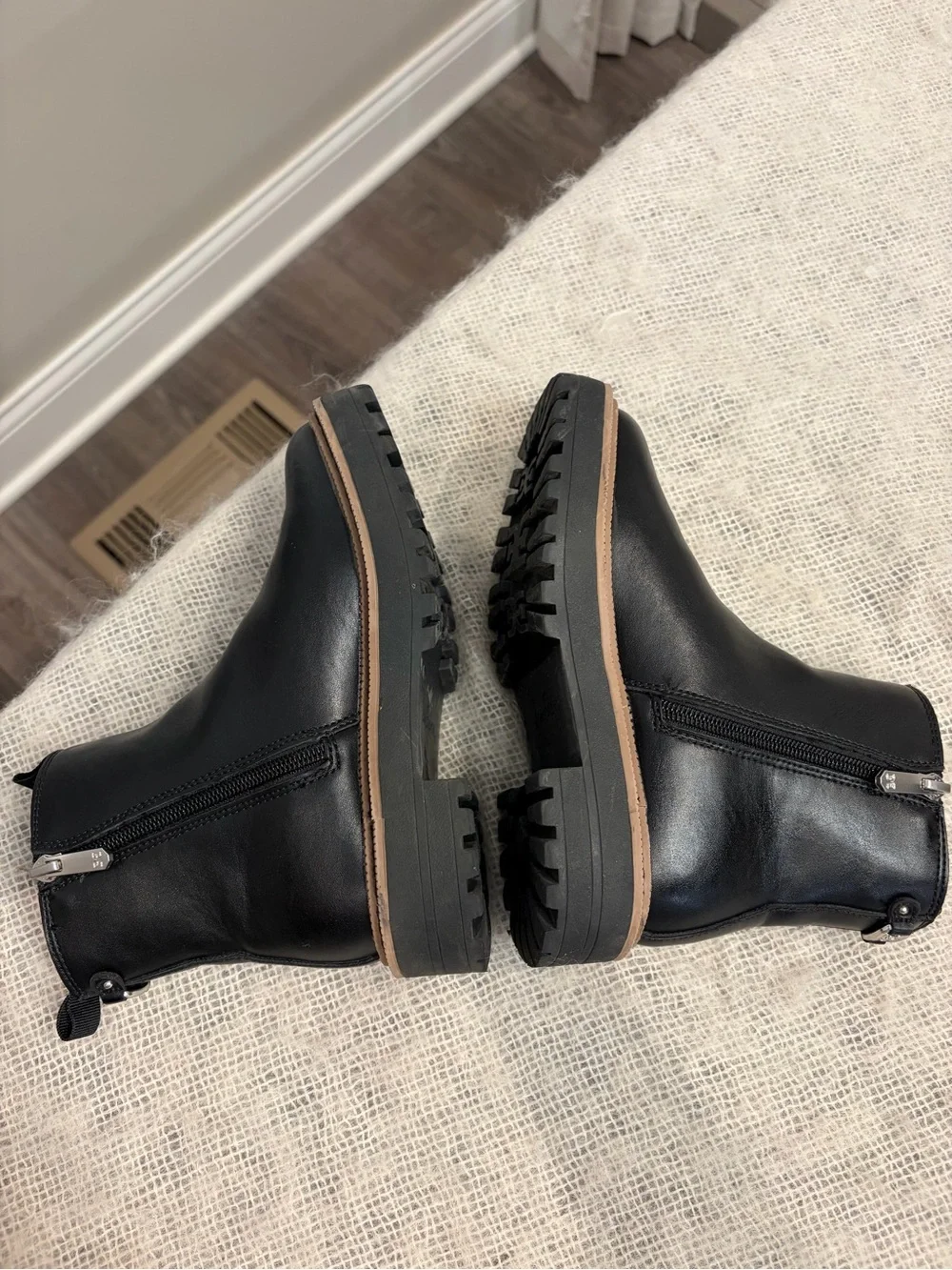Sam Edelman KIDS' LAGUNA black CHELSEA BOOT size 1